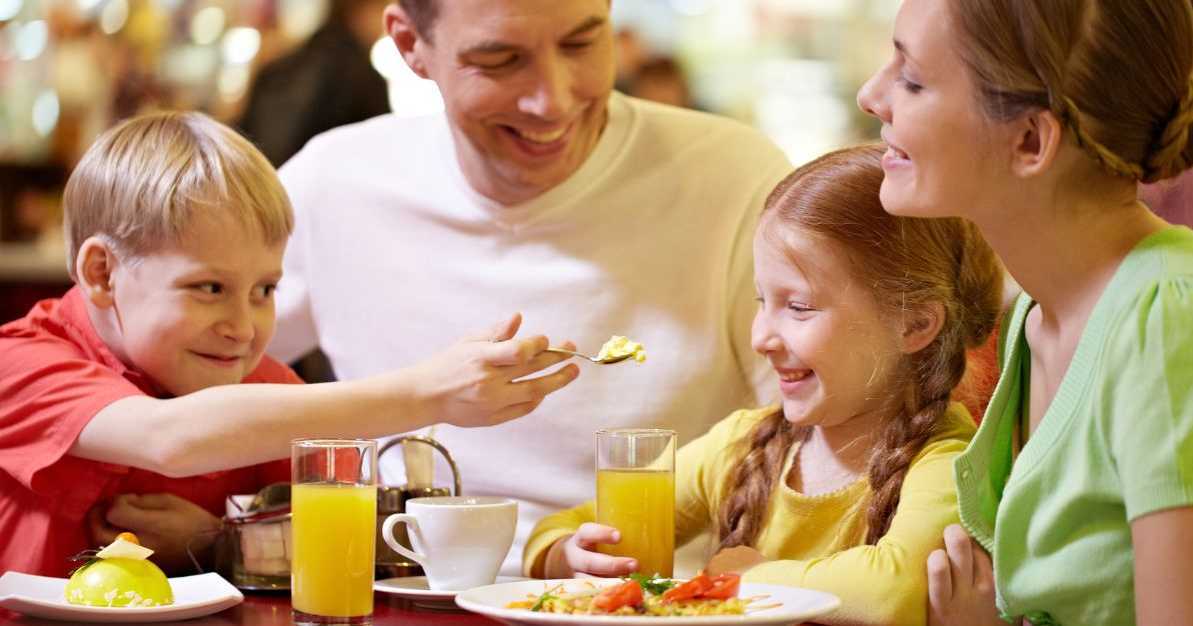 Comer Fora, Sentir-se em Casa: A Experiência no Restaurante Raízes